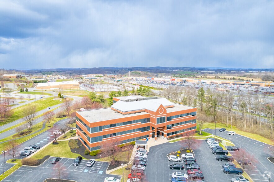 More Photos Of 2 Meridian Blvd, Wyomissing Office For Sale