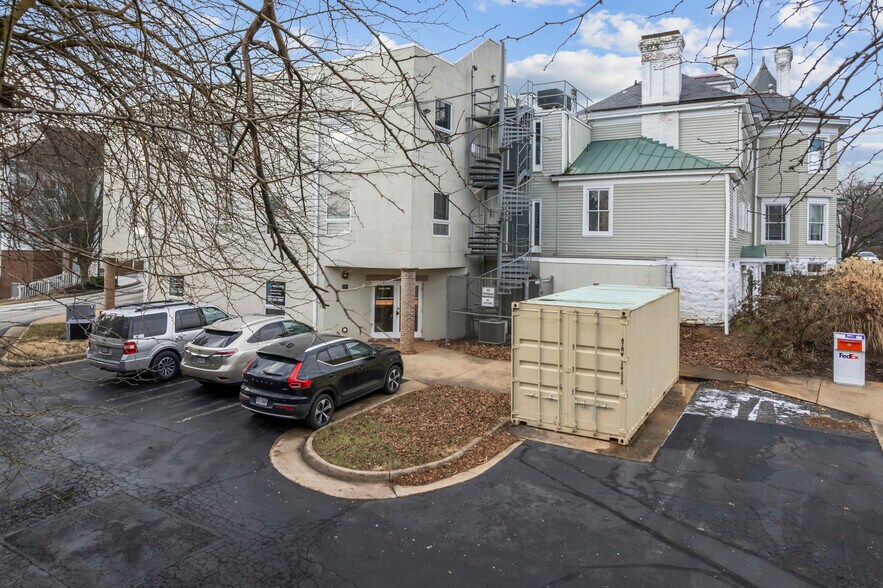 More Photos Of 604 S King St, Leesburg Office For Sale