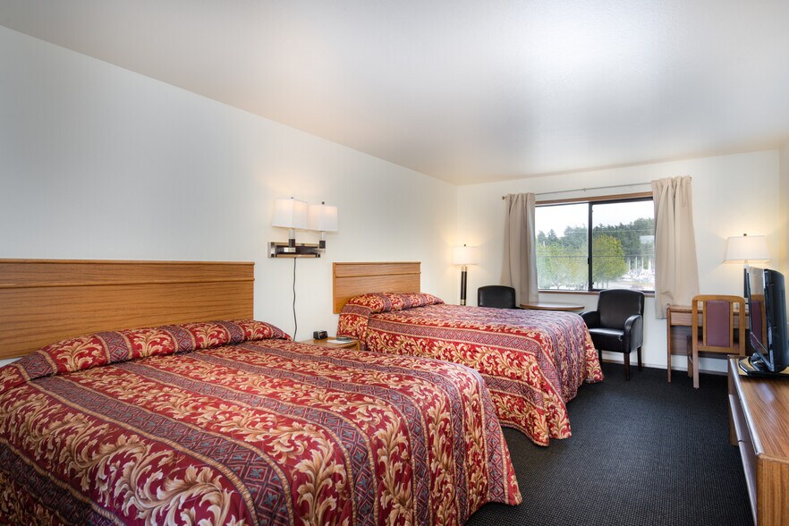 More Photos Of 906 9th St, Anacortes Hotel For Sale