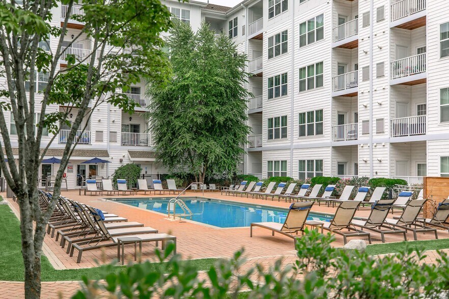 More Photos Of 515 West Ave, Norwalk Unknown For Lease