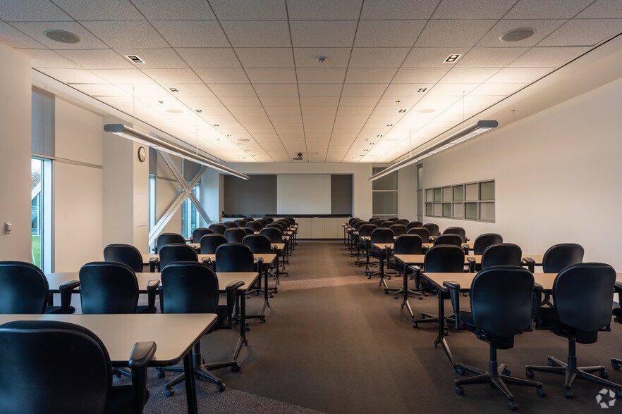 More Photos Of 3800 Golf Rd, Rolling Meadows Office For Lease