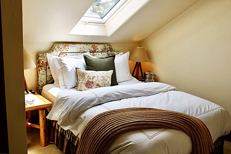 More Photos Of 39 Interlaken Ave, Lake Placid Hotel For Sale