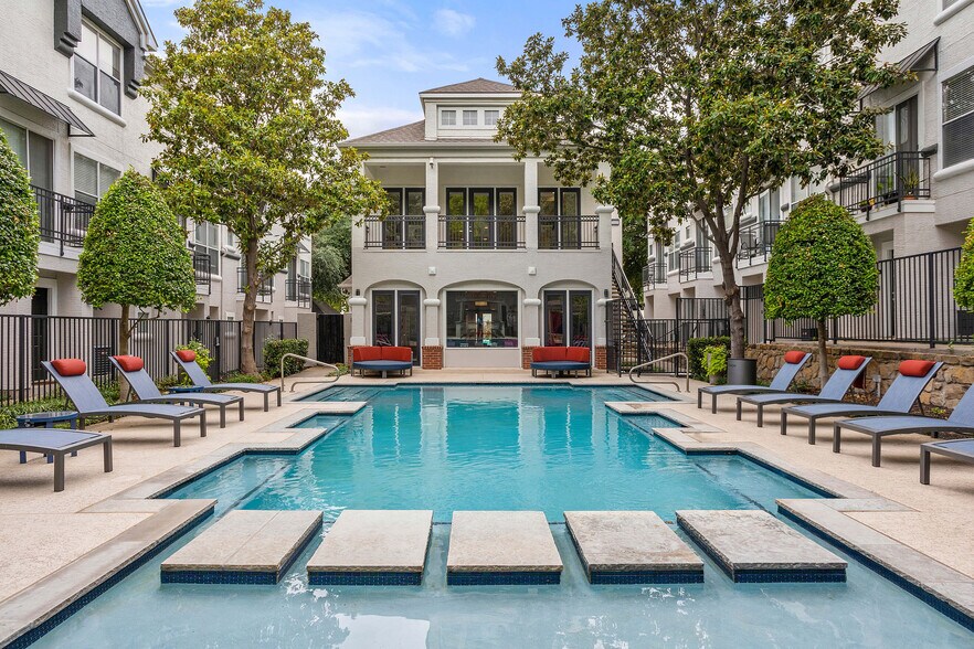 More Photos Of 7927 Forest Ln, Dallas Apartments For Lease