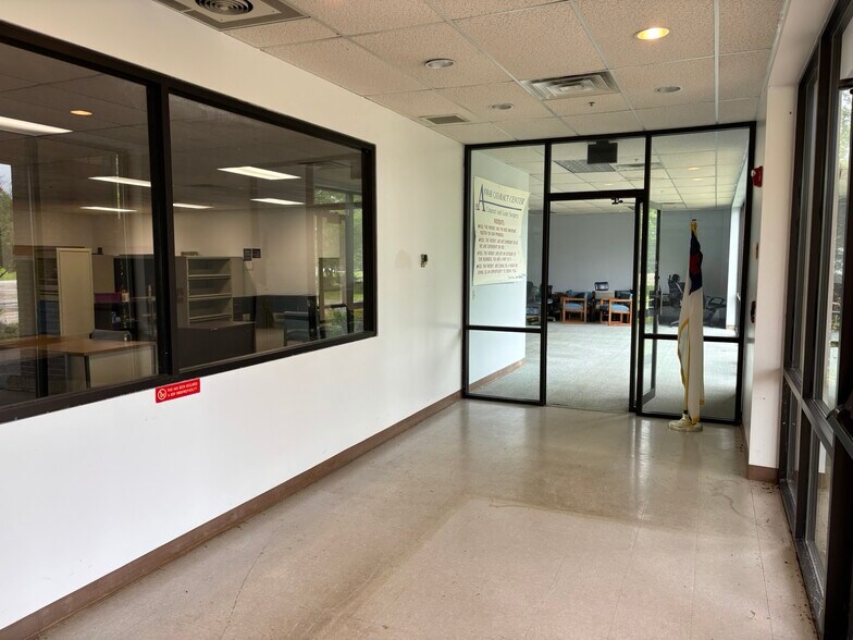 More Photos Of 1500 Lafayette Ave, Moundsville Medical For Lease