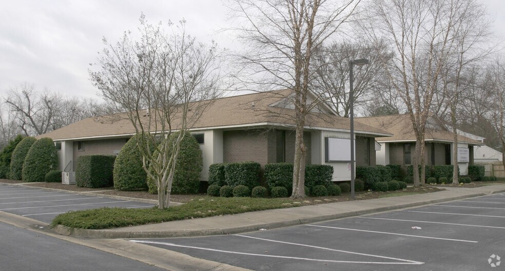 More Photos Of 208 Fox Hill Rd, Hampton Medical For Lease