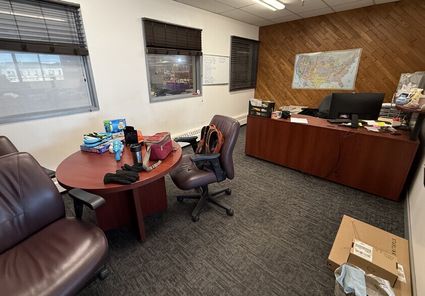 More Photos Of 15 Bury St, Winnipeg Distribution For Sale