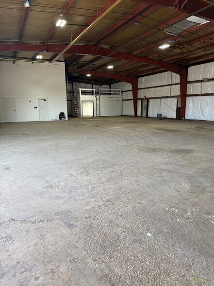 More Photos Of 28041 N Bradley Rd, Lake Forest Warehouse For Lease