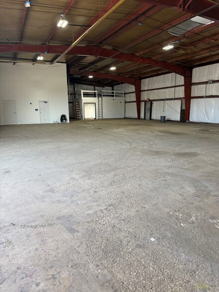 More Photos Of 28041 N Bradley Rd, Lake Forest Warehouse For Lease