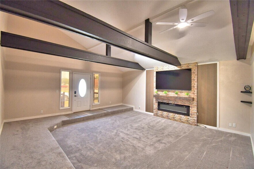 More Photos Of 208 Center St, Auburndale Office For Sale