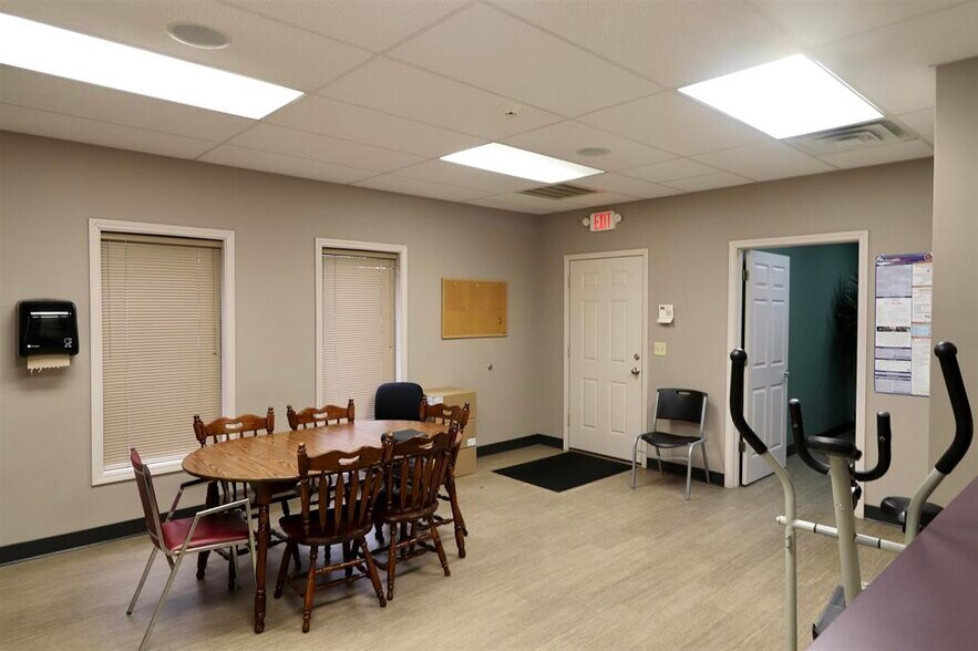 More Photos Of 1203 E College St, Brownsville Medical For Sale