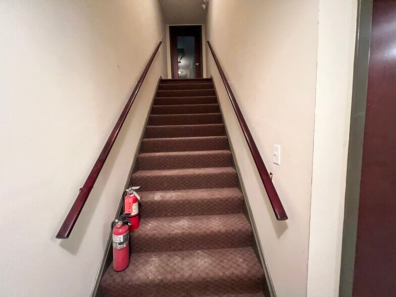 More Photos Of 900 N Lehigh St, Baltimore Light Distribution For Lease