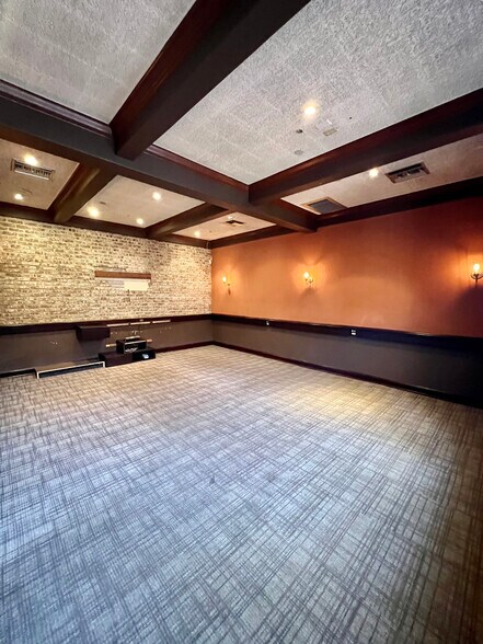 More Photos Of 14572 Big Basin Way, Saratoga Storefront For Lease