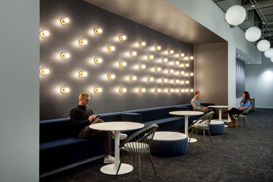 More Photos Of 3000 Pegasus Park Dr, Dallas Unknown For Lease