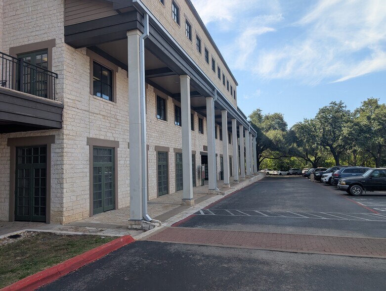 More Photos Of 1 Chisholm Trail Rd, Round Rock Unknown For Lease