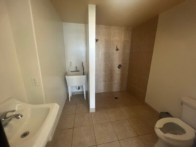 More Photos Of 570 W 4th St, San Bernardino General Retail For Lease