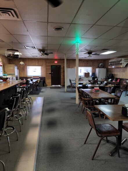 More Photos Of 121 S Perkins Ave, Madrid Restaurant For Sale