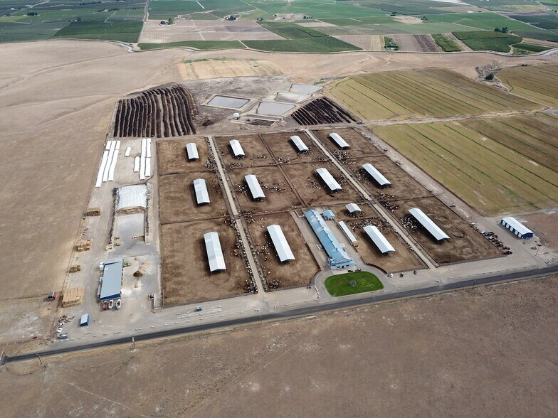 More Photos Of 1400 Lewandowski Rd, Sunnyside Specialty For Sale