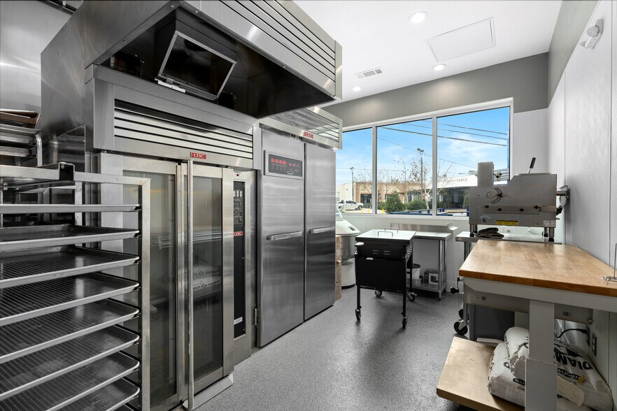 More Photos Of 620 S Presa St, San Antonio Restaurant For Lease