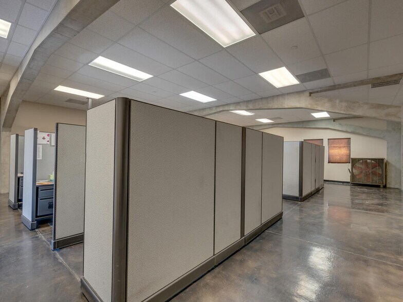 More Photos Of 1815 S Highway 183, Leander Office For Sale