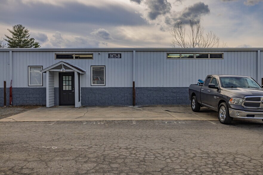 More Photos Of 3865 Sweeten Creek Rd, Arden Light Distribution For Lease