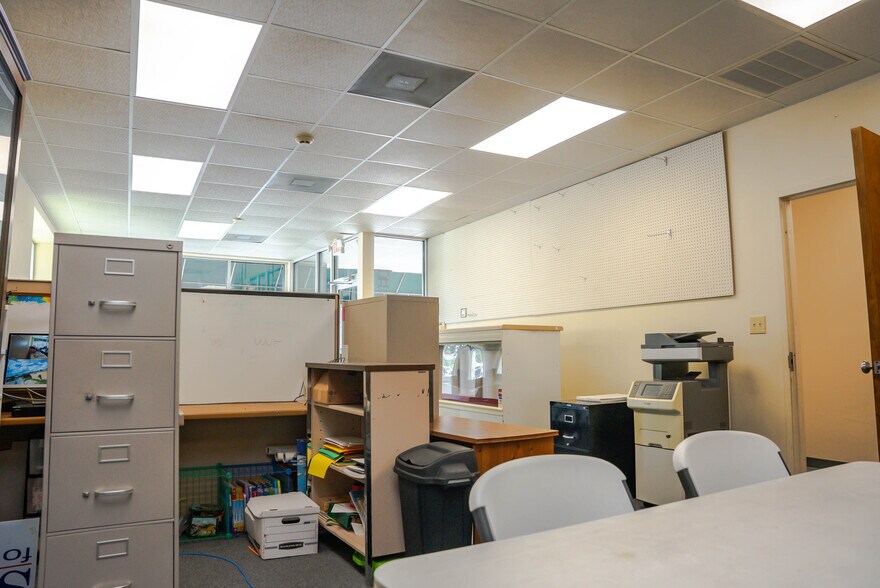 More Photos Of 239 Maxwell Ave, Greenwood General Retail For Sale