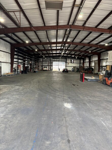 More Photos Of 5835 Star Ln, Houston Warehouse For Lease
