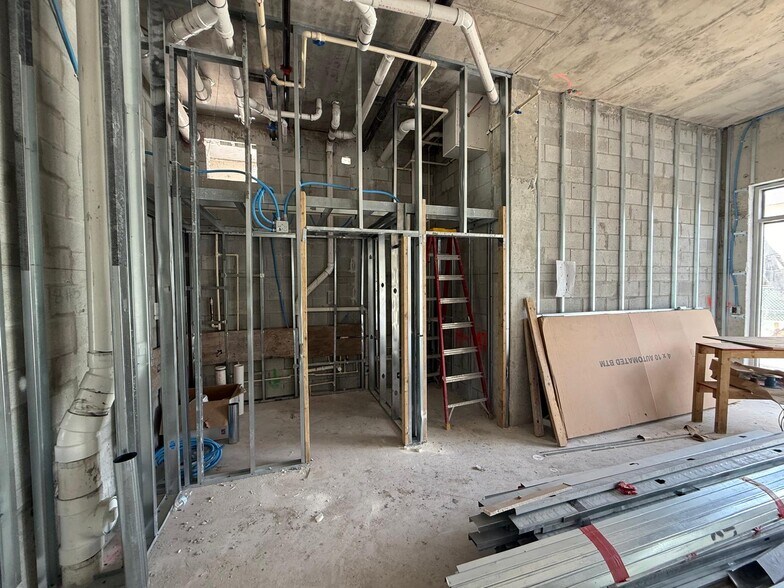 More Photos Of 650 SW 1st St, Miami Apartments For Lease