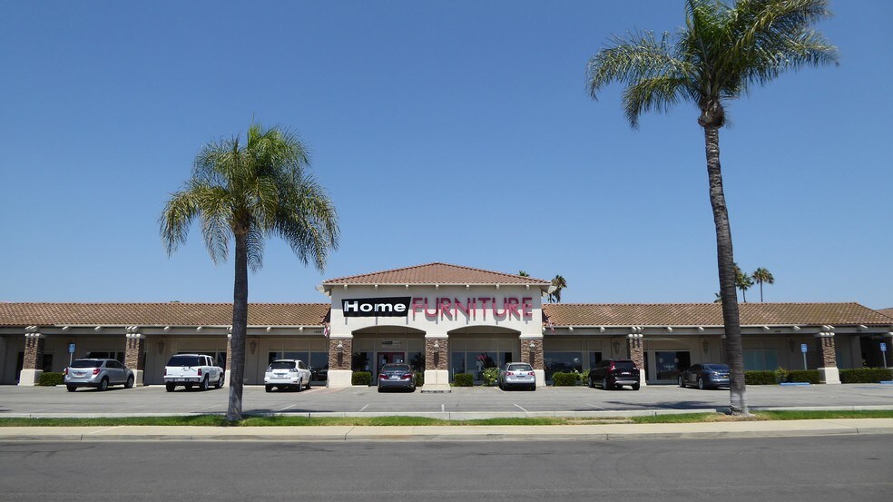 More Photos Of 1365-1371 Del Norte Rd, Camarillo Showroom For Lease