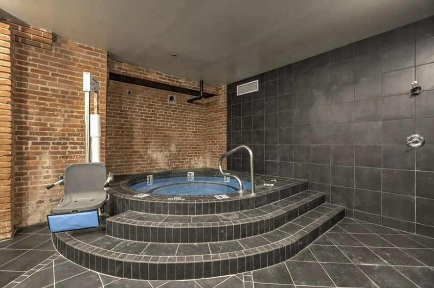 More Photos Of 408 W 8th St, Kansas City Office Residential For Lease