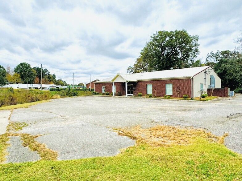 Primary Photo Of 25 Henderson Dr, Mc Kenzie Medical For Sale