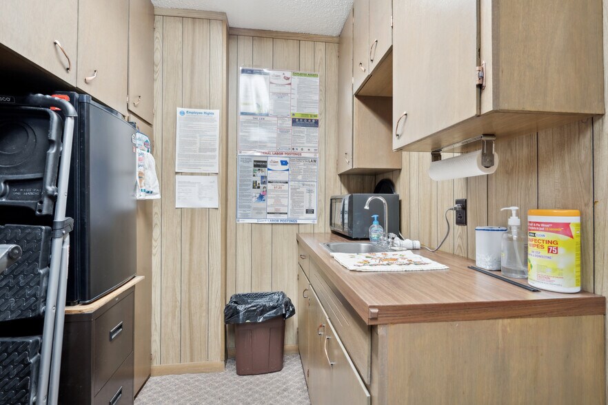 More Photos Of 120 W Mission St, Strawberry Point Office For Sale