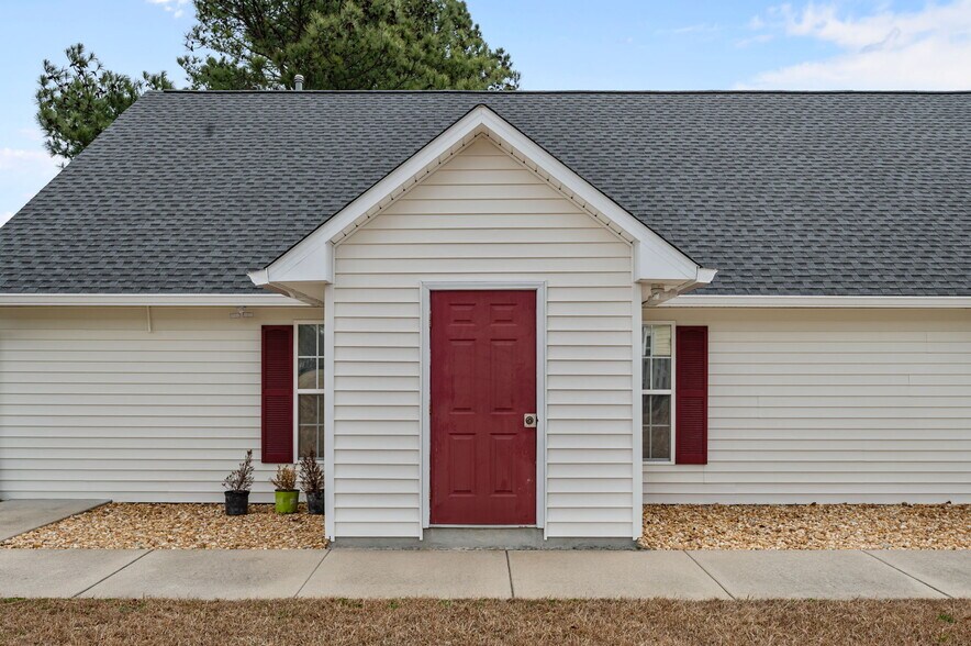 More Photos Of 125 Oakmont Dr, Greenville Office For Sale