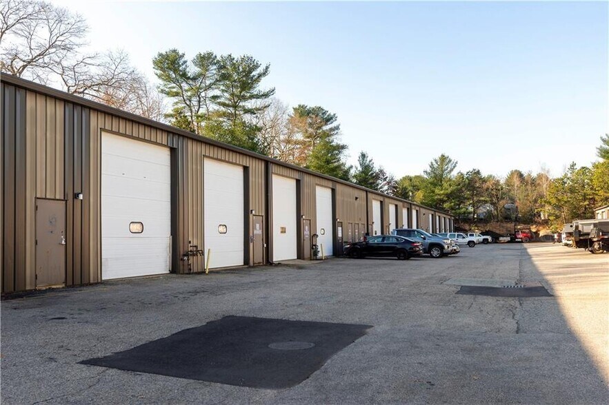 More Photos Of 1012 Tiogue Ave, Coventry Warehouse For Lease