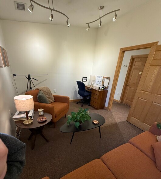 More Photos Of 5619 Highland Rd, Waterford Medical For Sale