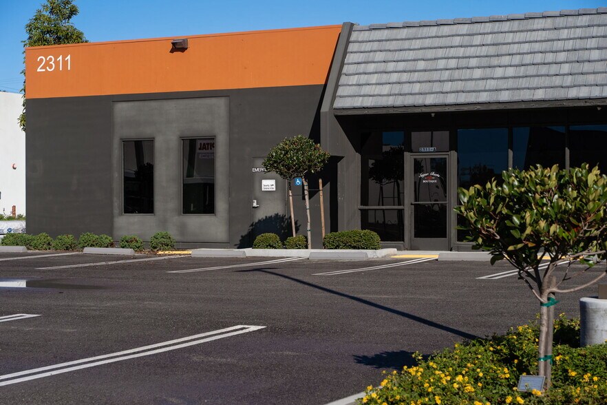 More Photos Of 2311 Statham Blvd, Oxnard Warehouse For Lease