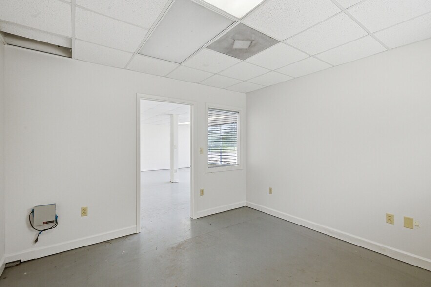 More Photos Of 4107 Port Lavaca Dr, Victoria Showroom For Sale