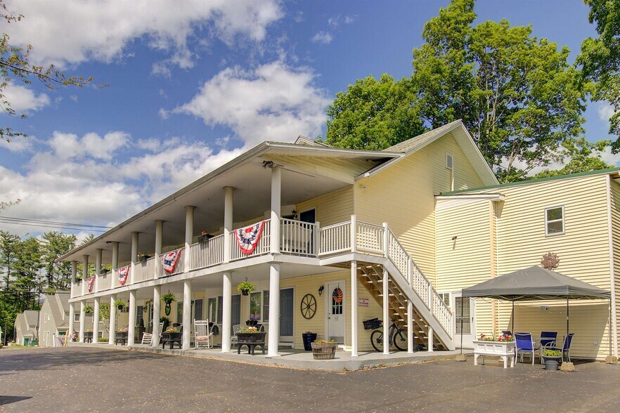 More Photos Of 17 Wilder St, Conway Hotel For Sale