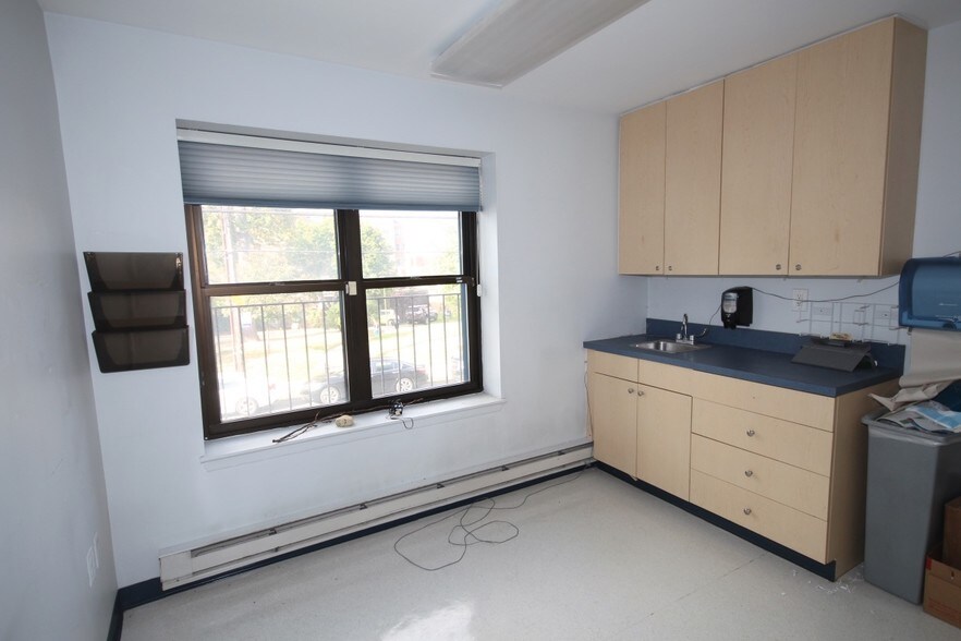 More Photos Of 690 Castleton Ave, Staten Island Apartments For Lease