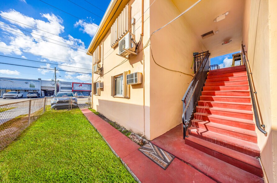More Photos Of 955 W 23rd St, Hialeah Apartments For Sale