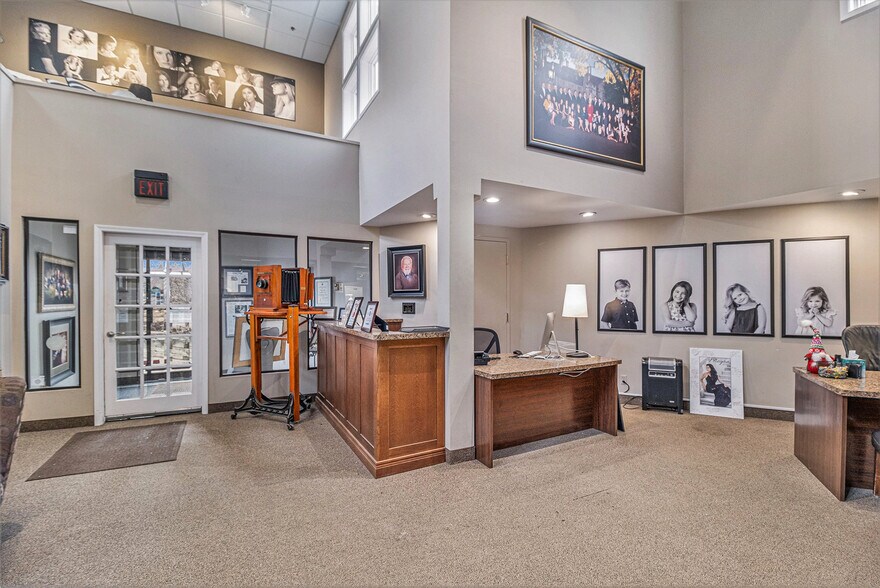 More Photos Of 33431 Grand River Ave, Farmington General Retail For Sale