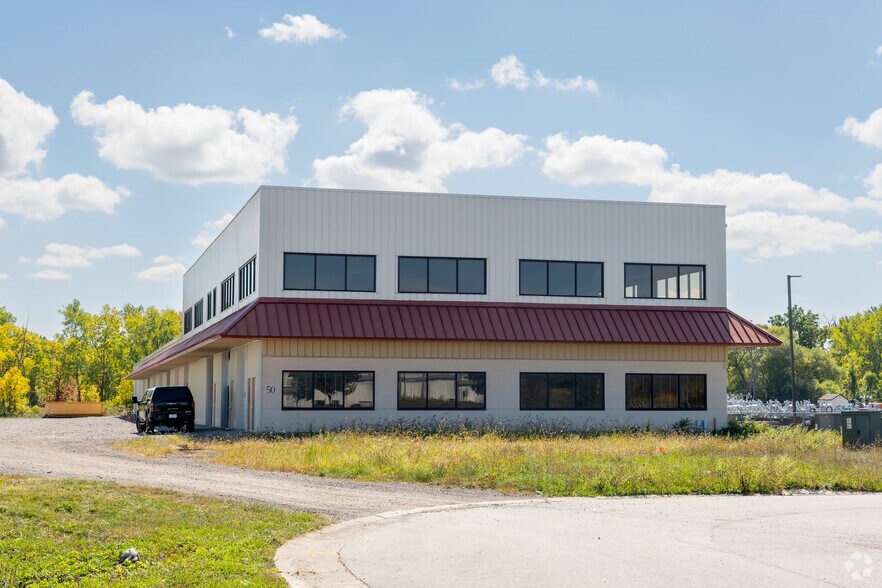 Primary Photo Of 50 Airpark Dr, Rochester Light Manufacturing For Lease