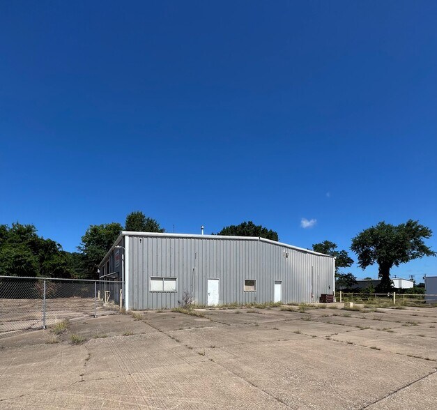 More Photos Of 2300 US-259 BUS, Kilgore Warehouse For Lease