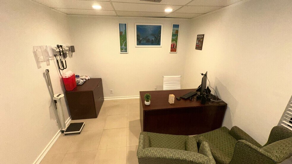 More Photos Of 7800 W Oakland Park Blvd, Sunrise Medical For Sale