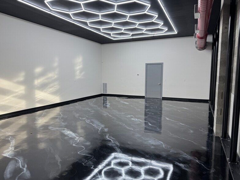 More Photos Of 15 Commerce St, Hawthorne Parking Garage For Sale