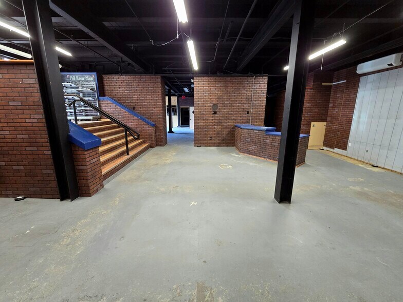 More Photos Of 16 Armory St, Northampton Office For Sale