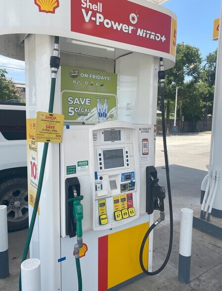 More Photos Of 1699 N I H 35, San Marcos Convenience Store For Sale
