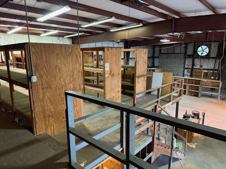 More Photos Of 1655 S 23rd St, Beaumont Service For Sale