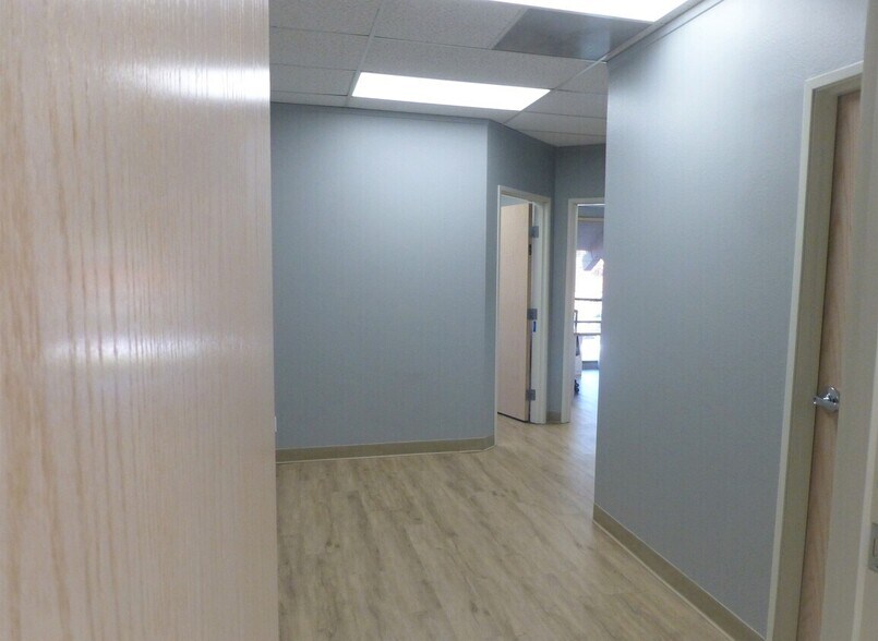 More Photos Of 128 Auburn Ct, Westlake Village Medical For Lease