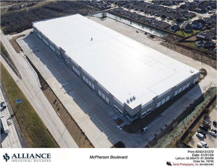 More Photos Of 11000 South Freeway, Burleson Warehouse For Lease