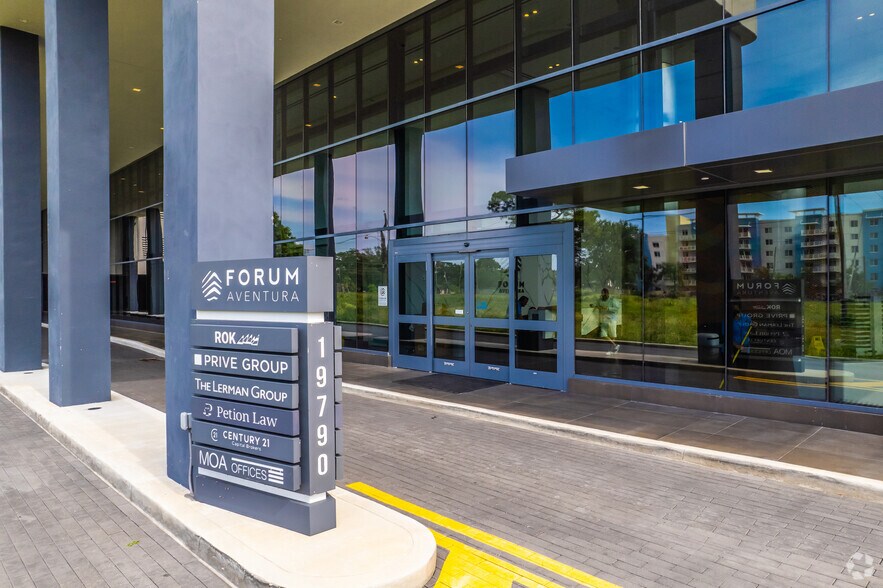 More Photos Of 19790 W Dixie Hwy, Aventura Office For Lease